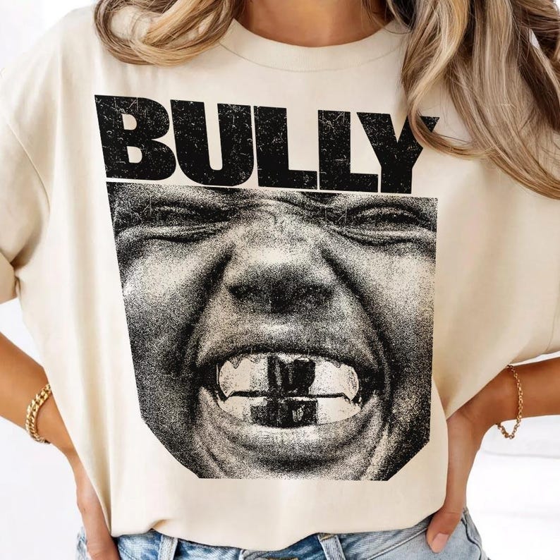 T-shirt tendance été 2026 pour hommes et femmes, style vintage, inspiré de Kanye West et du streetwear hip-hop.