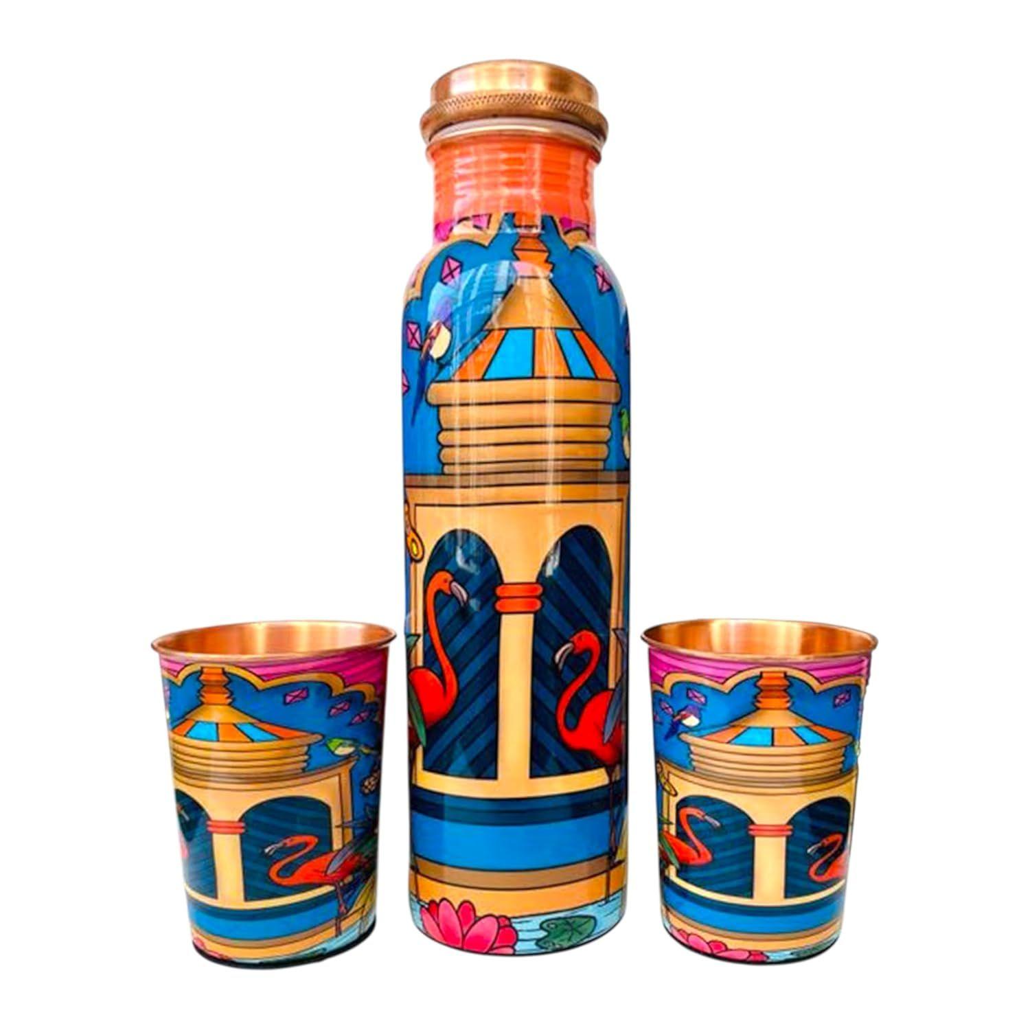 

Набор медных бутылок для воды с принтом Meena Embracing Rainy Delight | Бутылка Тамба ручной работы с 2 стаканами | Медная бутылка для воды премиум-класса