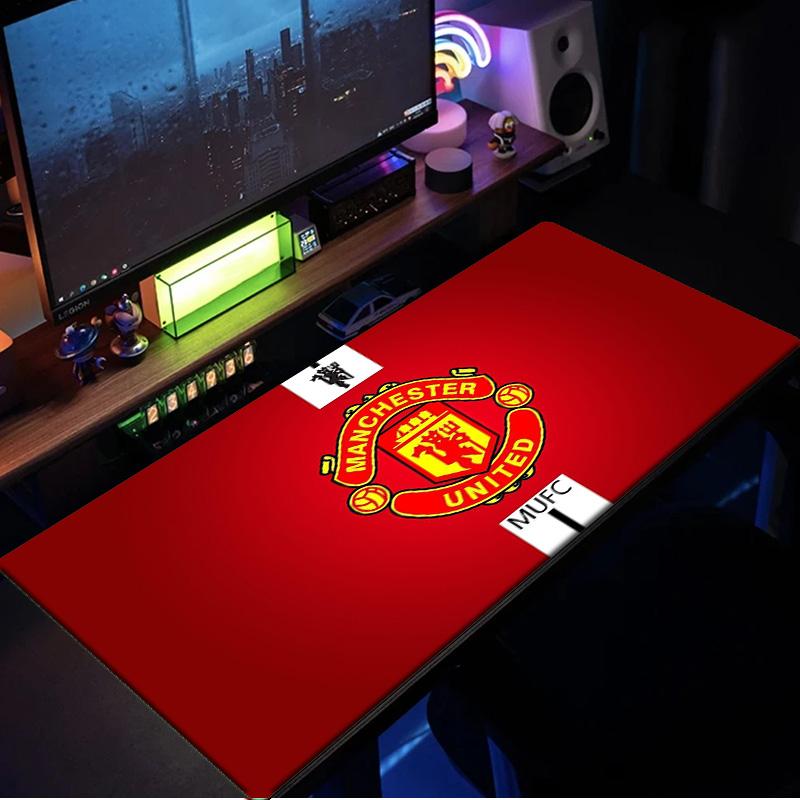 Tappetino per mouse con stemma del Manchester United, base in gomma, tappetino da scrivania per esports, tappetino per mouse per giocatori e uso in ufficio, scrivania da gioco, tappetino facile da pulire