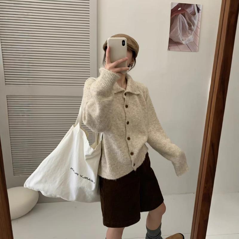 High-necked single-row wooden buckle plush knitted cardigan women's simple retro small fresh shoulder-plugged long-sleeved jacket
