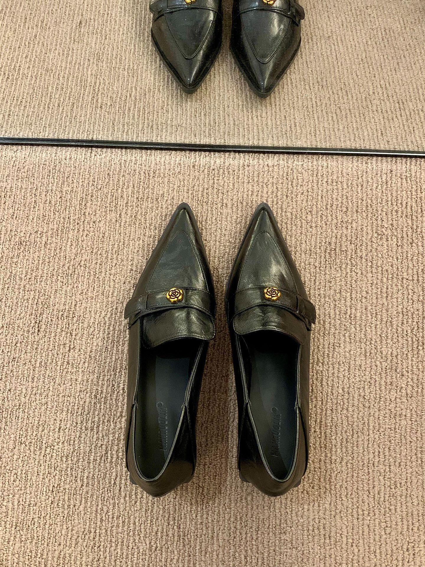 

High heels pointed retro British style small leather shoes women s 2025 autumn new thick heel temperament Korean version evening single shoes 35