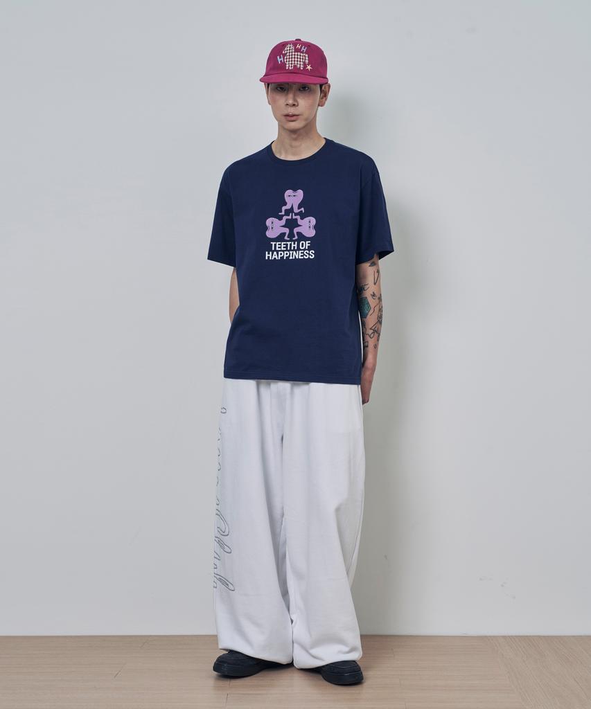 Lujeoseukeulleob Teeth Of Happiness Clover Logo Short Sleeve T-Shirt Navy