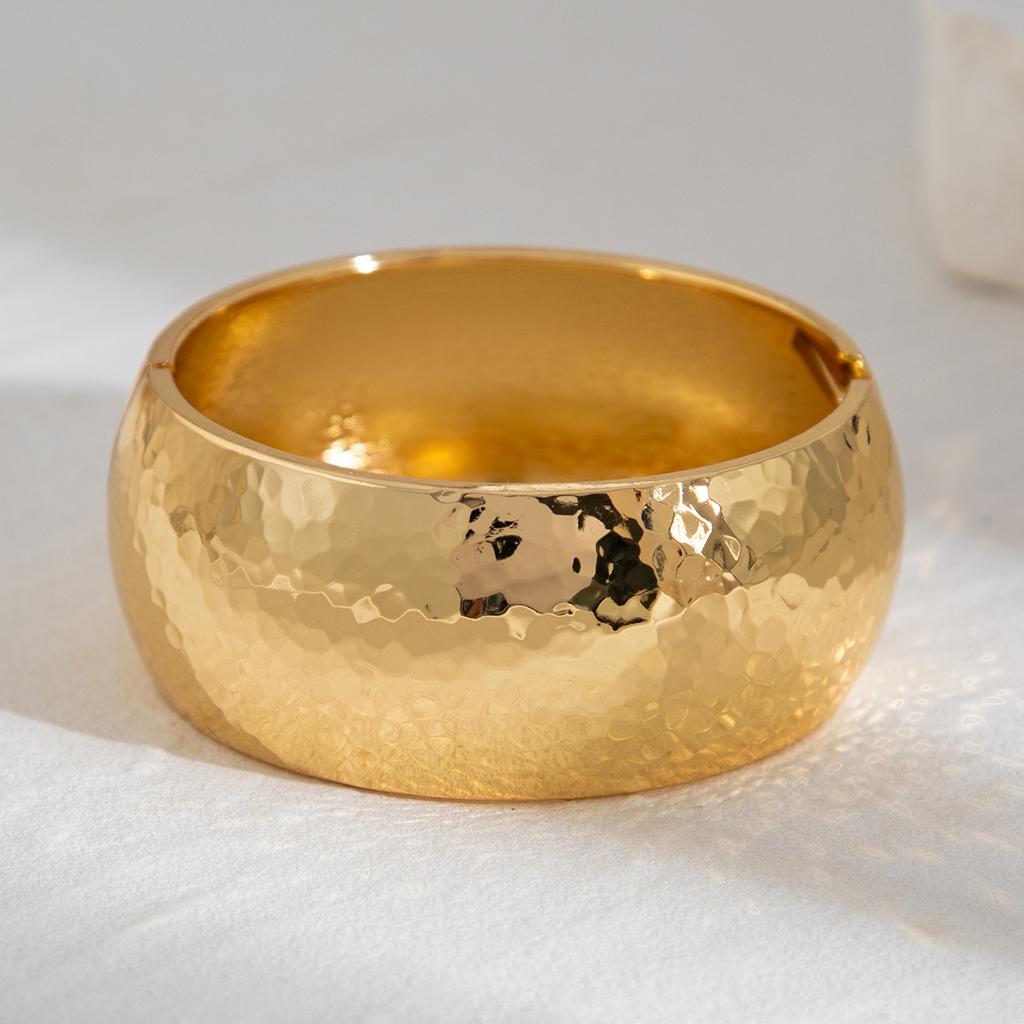Übertriebene Wasserwelle Glatte Oberfläche Breites Armband, Modisches Metalltextur Ringarmband Armband
