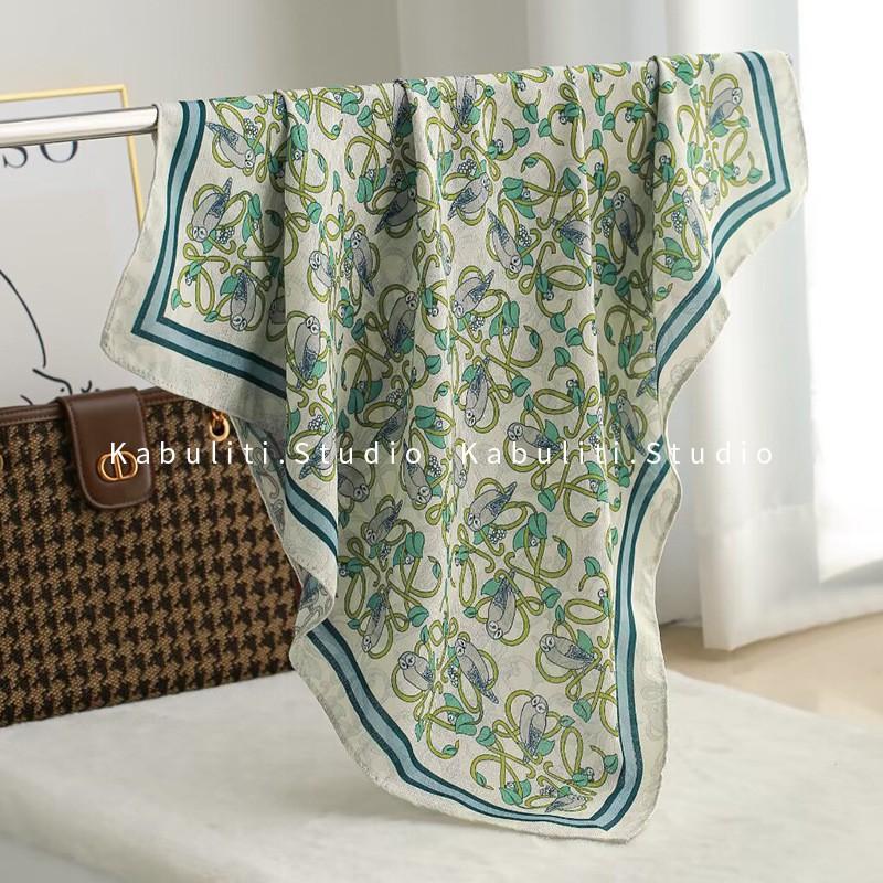 70x70cm Lightweight Square Scarf Women Vintage Black Floral Print Silk-Feel Neck Wrap UV Protection Stylish Accessory