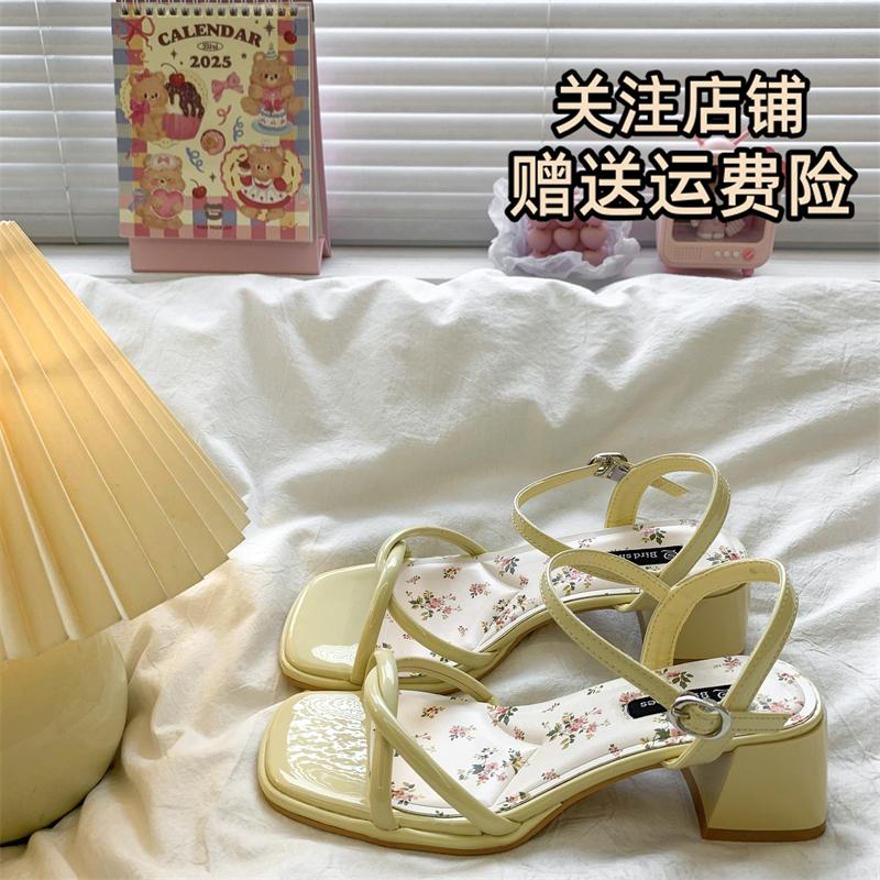 

French one-word sandals women s summer 2025 new models with skirts, high heels, beautiful fairy style thick heel Roman shoes 35 жёлтый