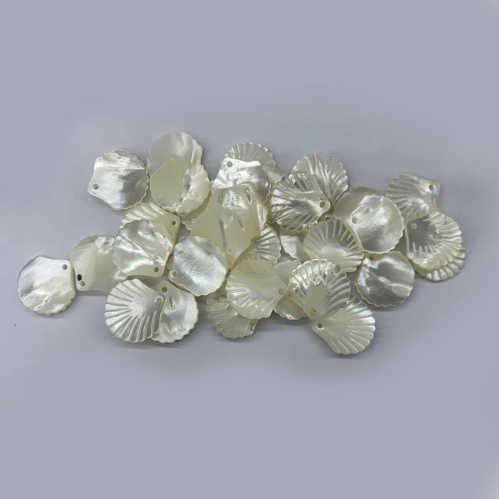 1 Pezzo Fascino Naturale Bianco Madreperla Conchiglia di Capesante 16mm Foro Singolo Ciondolo Conchiglia Marina Per Sirena Fai da Te Orecchini Collana Creazione Gioielli