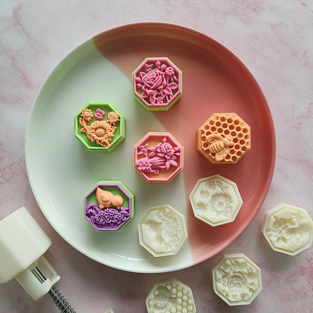50g Mooncake Mold Hand Press Mooncake Stamps Plastic Pastry Gadgets Moon Cake Maker with 3D Flowers & Bee Shape Patterns