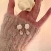 Orecchini Camelia Orecchini da Donna Lusso Leggero Orecchini a Bottone di Fascia Alta Temperamento Dolci e Versatili Orecchini alla Moda