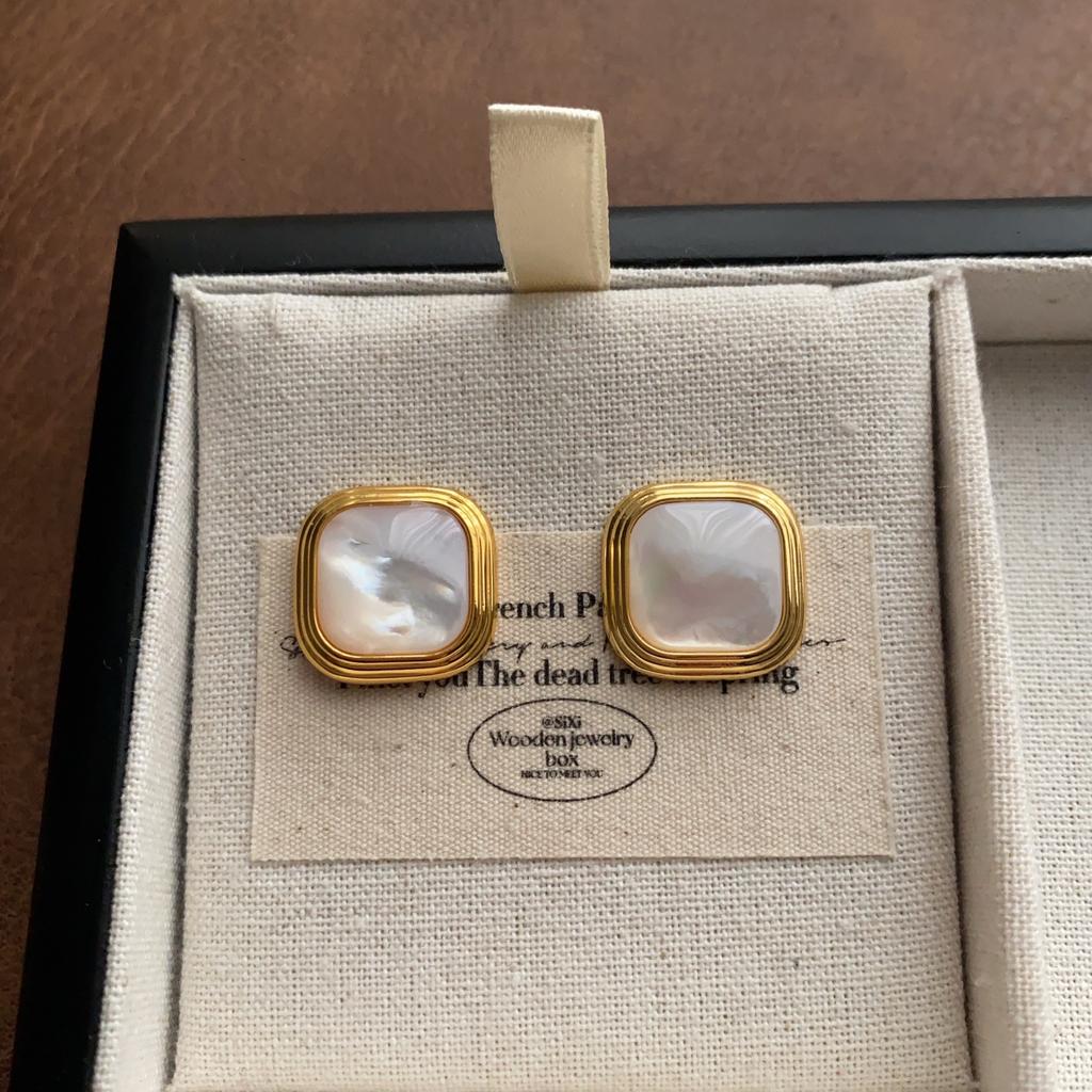 French Square Fritillary Piece Earrings Ice Cracked Warm Earrings Retro Elegant Earrings