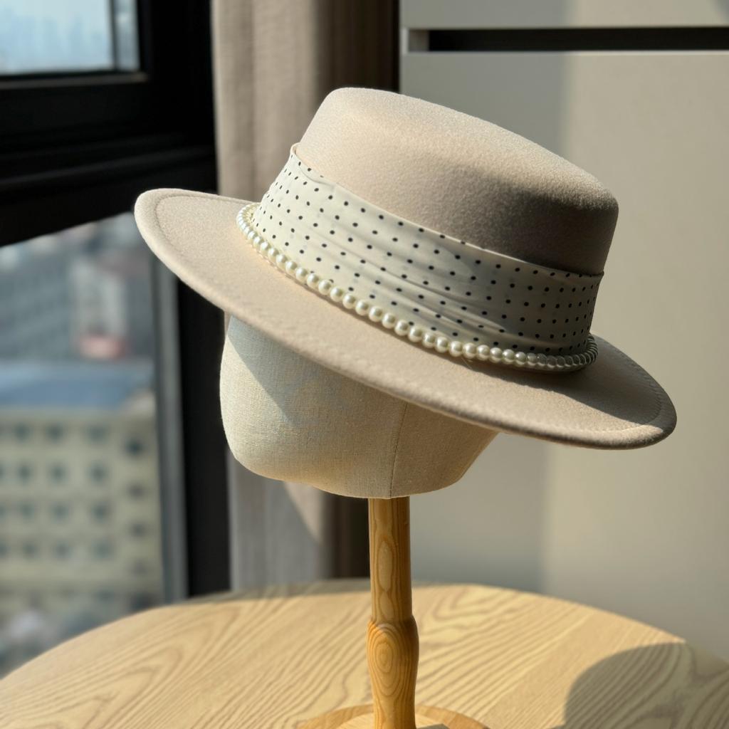 Nouveau Style Élégant à la Française Style Pois Perle Chapeau Plat pour Femmes Automne Hiver Voyage Bord de Mer Chapeau de Plage Laine