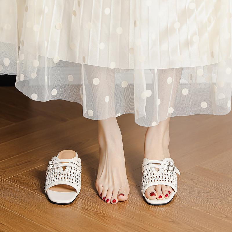 Korean version of hollowed-out woven thick-heeled cool slippers for women to wear 2025 summer new retro open-toed lazy slippers
