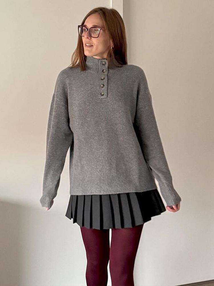 

Женский вязаный свитер в полоску с полувысоким воротником и длинными рукавами на пуговицах L серый