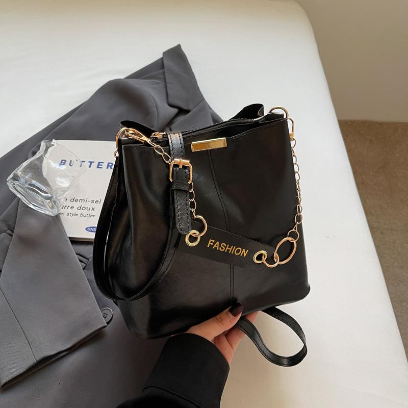 

Textured small bag women s spring new retro bucket bag fashion niche design commuter messenger bag чёрный