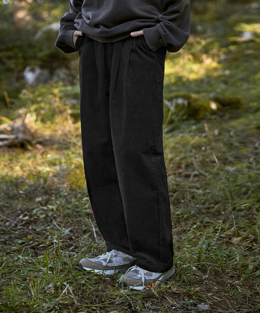 Peullukeu Corduroy Two-Tuck Wide Pants Black Fpt402