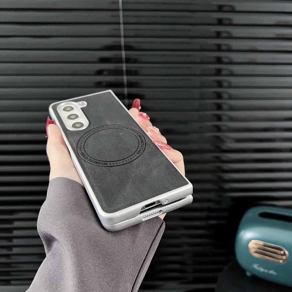 Retro Leather Grain Magnetic Case for Samsung Galaxy Z Fold5/4/3 - Drop-proof & Foldable