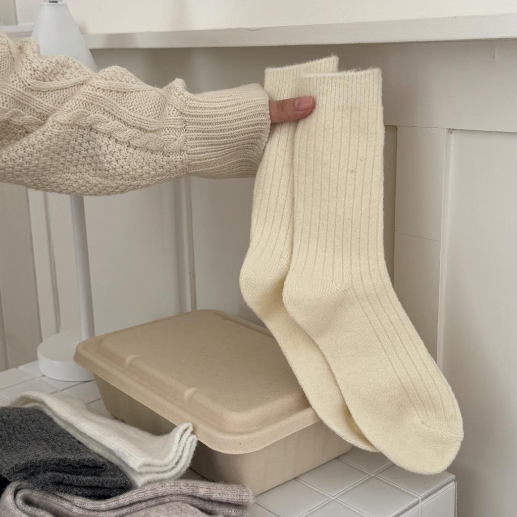 Solid-colored Versatile Wool Socks for Winter Warmth, Knitted Mid-calf Socks, Gentle Milk Tea Thickened Socks