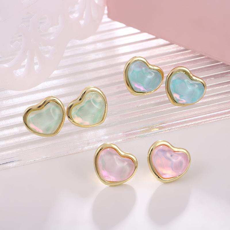 Ladies Heart Stud Earrings Pendant Needle Retro Simple Fashionable and Versatile Jewelry Accessories