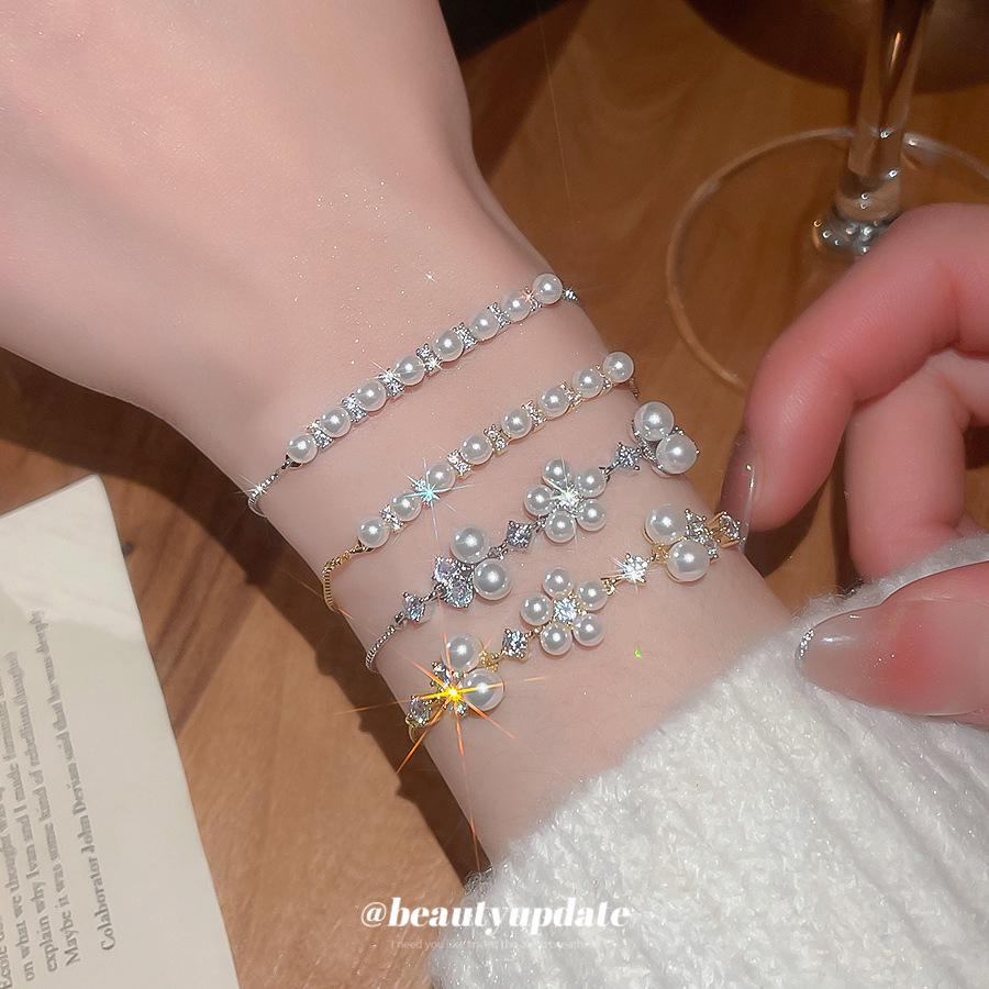 Korean Chic Zircon & Pearl Geometric Bracelet: Light Luxury Fashion Hand Jewelry
