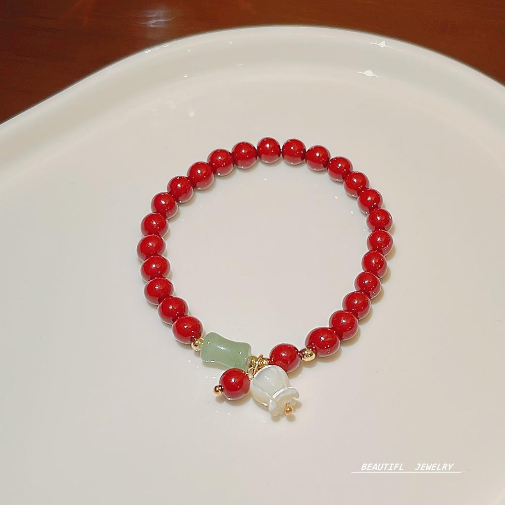 New design rock crystal elastic bracelet sweet temperament strawberry crystal bracelet jewelry girl.