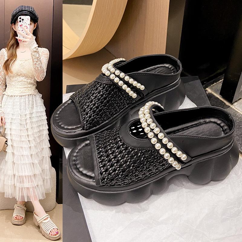 Thick Bottom Pearl Woven Super Fire Cool Slippers Women's Summer Wear Fashion 2025 New Seaside Beach One-word Drag