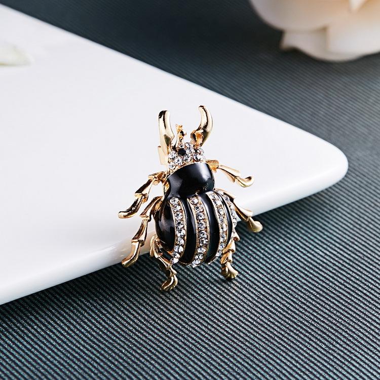 Vintage Enamel Beetle Brooches Women Men's Creative Bugs Pins Fashion Crystal Insect Badges Gift