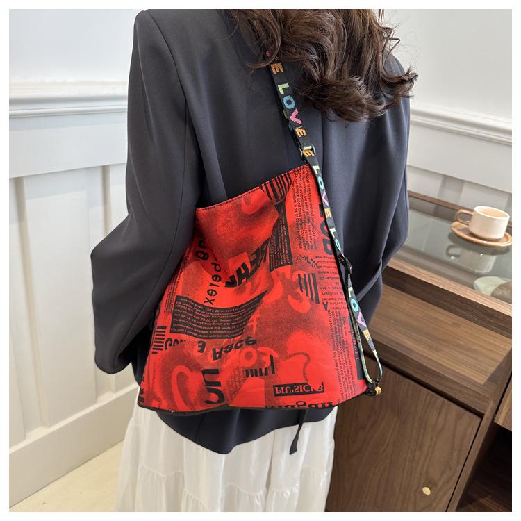 2024 Nuova borsa a tracolla di grande capacità Borsa casual alla moda Borsa a tracolla versatile Borsa a mano