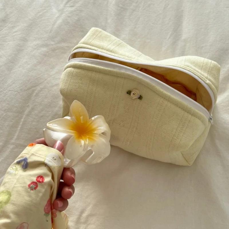 

Модный кейс для макияжа Элегантная милая цветочная косметичка для помады Портативный органайзер большой вместимости для путешествий Косметичка для туалетных принадлежностей светло-желтого