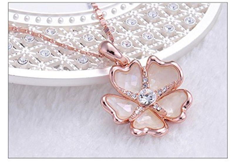 Brand IUHA Natural Shell Springy Sakura Necklace Metal Allergy and Discoloration Prevention Accessory Gift