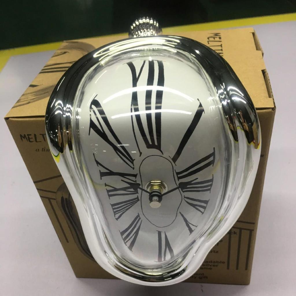 Creative Melting Table Clock with Roman Numerals – Retro Twist Design for Home and Office Decor