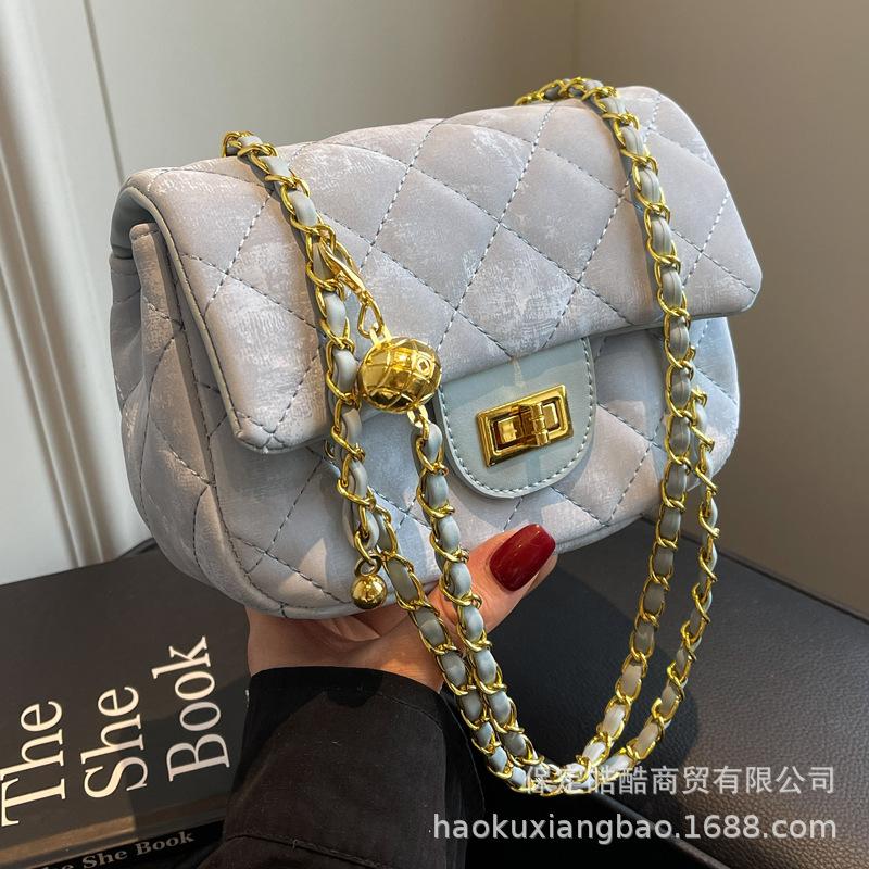 This Year, the Popular Bag Ladies 2025 New Autumn and Winter Rhombus Chain Bag Premium Texture Shoulder Messenger Commuter Bag