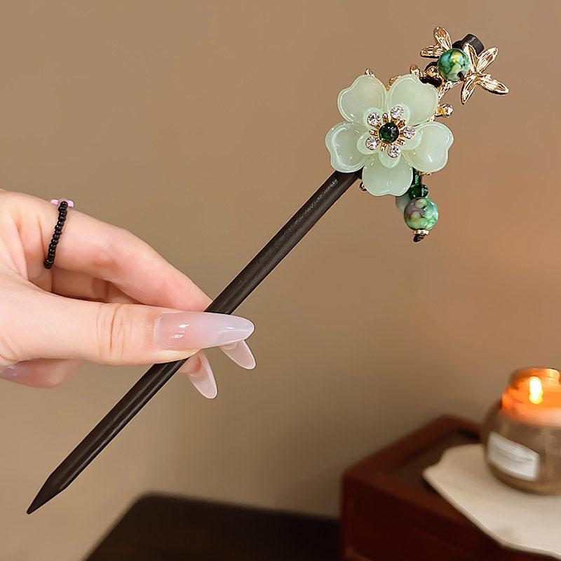 Children's White Magnolia Hanfu Hairpin with Tassel - Traditional Style Accessory for Girls