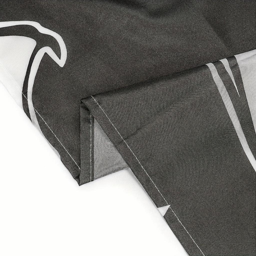 Himmlische Gothic-Flug-Wandteppich Für Mutige Wohnkultur, Mit Einem Faszinierenden Design Von Weißen Fledermäusen, Die Durch