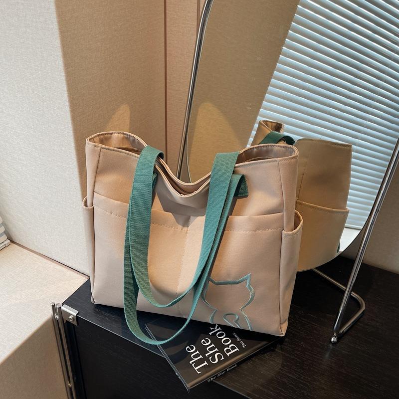 Large capacity canvas bag women's new fashion shoulder lightweight tote bag student class commuter bag