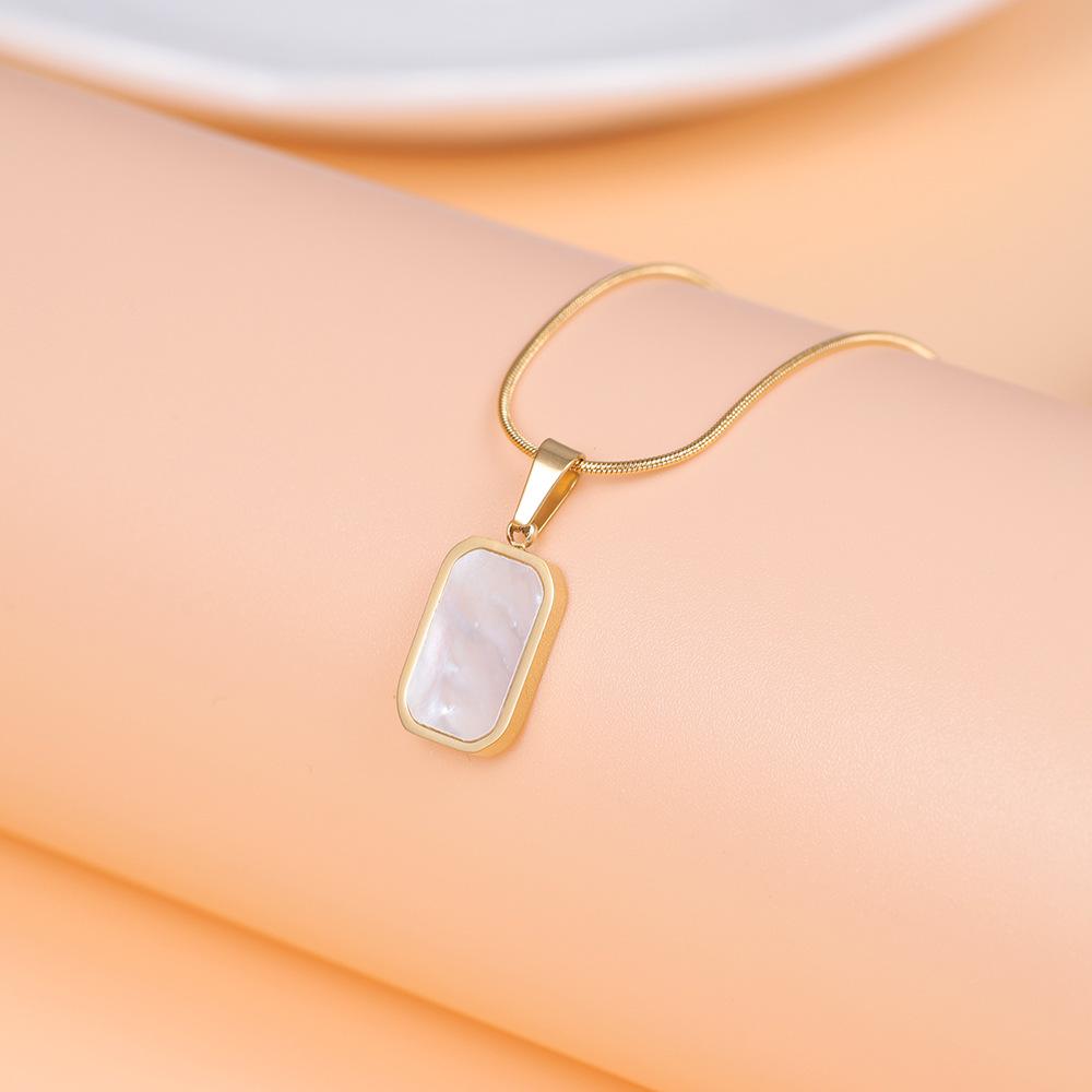 

Titanium steel stainless steel necklace collarbone chain pendant European and American sweet hot-selling necklace Internet celebrity jewelry белый