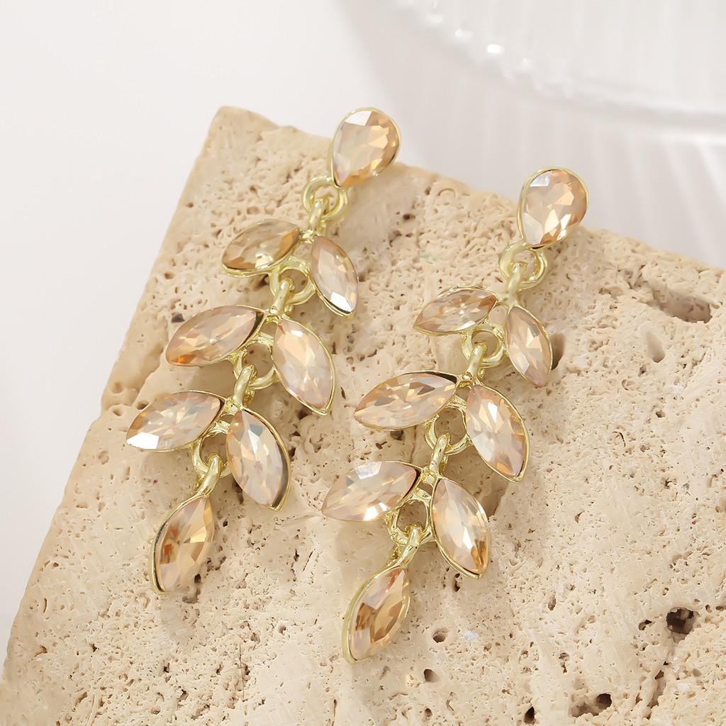 Alloy Leaf Pendant Long Earrings With Fashionable Design For Womens Party And Wedding