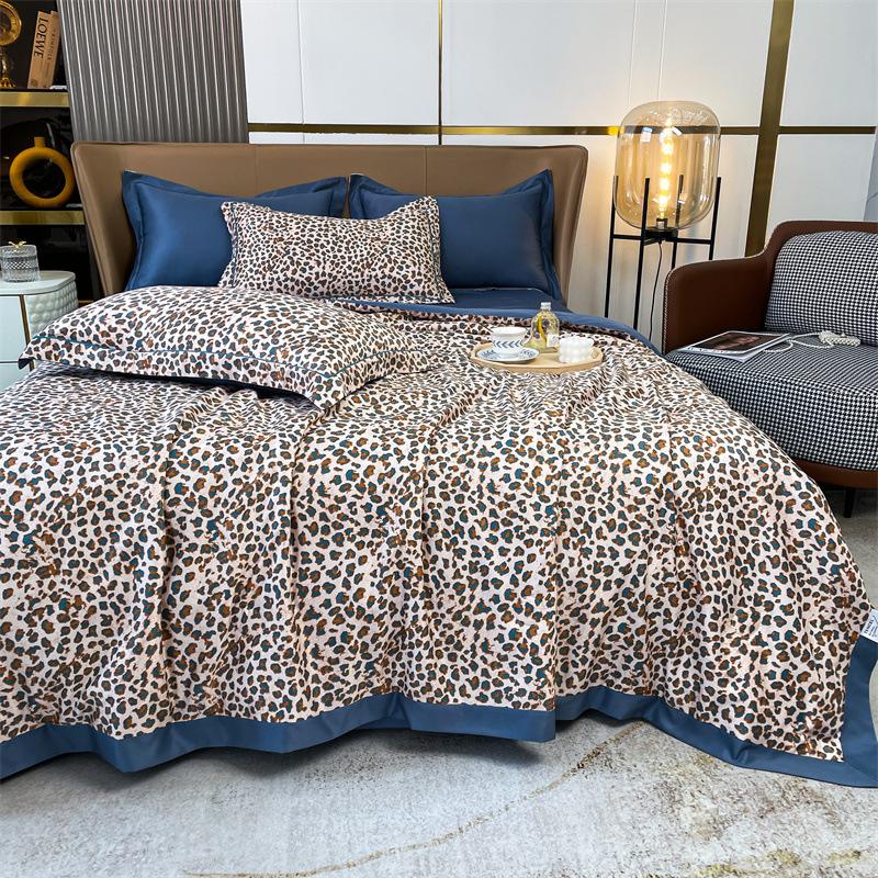 

Летнее одеяло, стиранное ледяное шелковое одеяло, моющееся атласное одеяло с кондиционером, летнее постельное белье Twin Queen, пуховое одеяло 150x200cm 1Pc Quilt