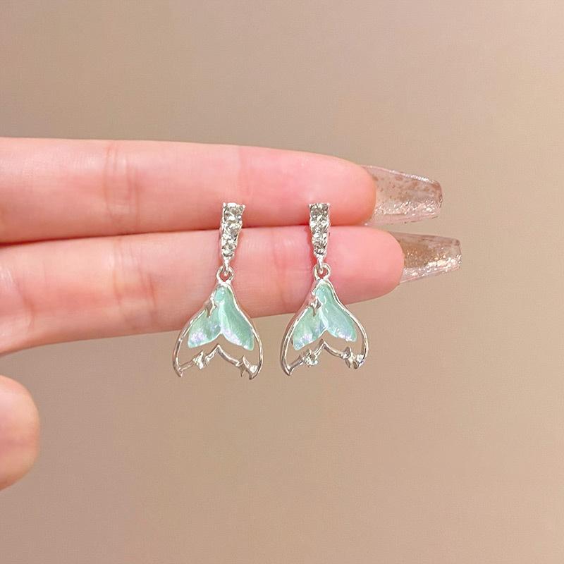 

1 пара легких роскошных сережек-капель в форме рыбьего хвоста для женщин и девочек, изысканные геометрические нерегулярные винтажные простые серьги, ювелирные изделия