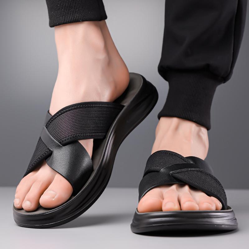 Fashion Summer New Designer Slippers for Men Solid Color Fashion Casual Anti-slip Wear-resistant Beach Shoes Male Outwear Flip Flop Man
