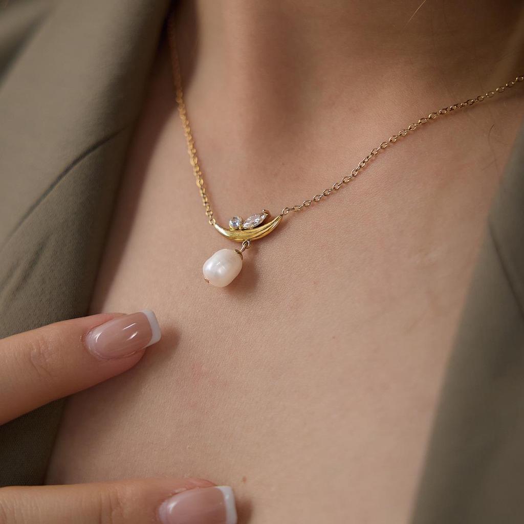 18K Gold Stainless Steel Necklace with Zircon and Pearl Pendant for Women - Everyday Versatile Style