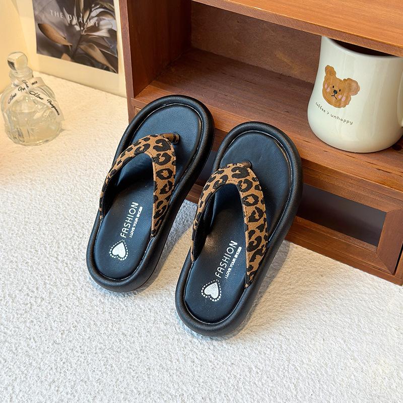 Girls' Fashionable Leopard Print Flip-Flops Summer New Soft Sole Outdoor Boys' Non-Slip Beach Sandals
