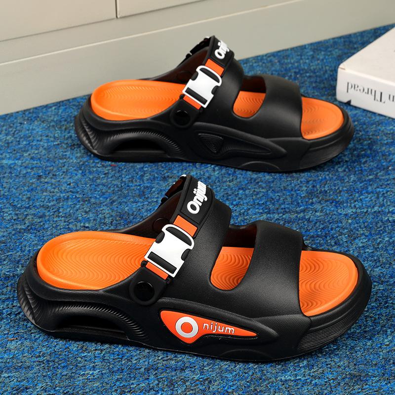 Slippers men's 2025 summer new wear non-slip thick bottom stepping on shit feeling bathroom beach sports dual-purpose cool slippers men