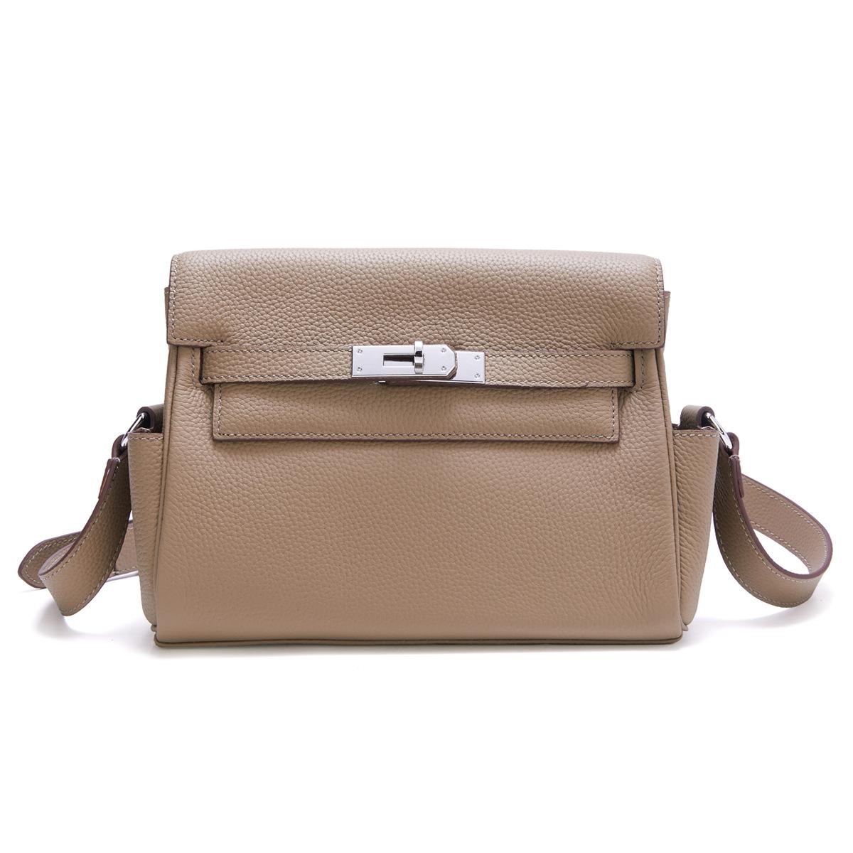 DC-HOME-4 2026 Nieuwe Togo Toplaag Koeienhuid Tas Stijlvol En Sfeervol Echt Leer Postbode Tas Grote Capaciteit Enkele Schouder Diagonale Crossbody Tas 25x10x20cm lichtgrijze kleur