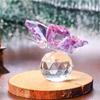 Křišťálový létající motýl se základnou z křišťálové koule Sběratelská soška Řezaný motýl Zvířecí dekorace Vhodná na stůl, domů, do ložnice