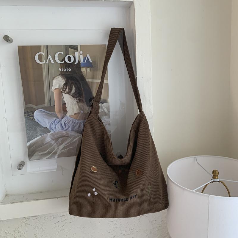 

2025 лето новая сумка-тоут женская для работы большая вместимость иностранный стиль модный тренд сумка на плечо подмышку темный кофе