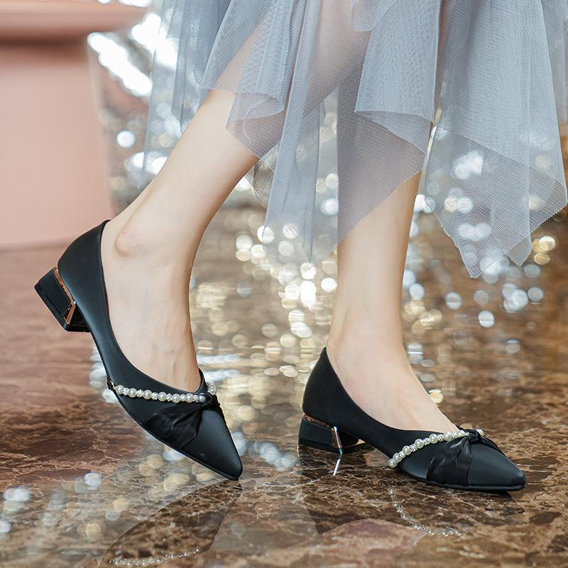 Pointed thick heel single shoes women's new medium heel shallow mouth temperament with skirt evening wind large size