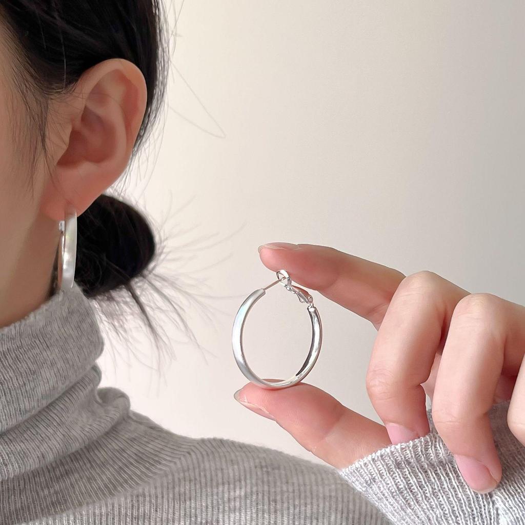 Brushed Metal Hoop Earrings: Unique, Exquisite, and Versatile Fashion for Women