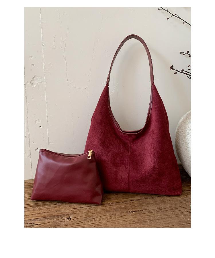 

Korean version retro large-capacity tote bag women s 2025 autumn simple mother and child bag commuting to work shoulder armpit bag красный