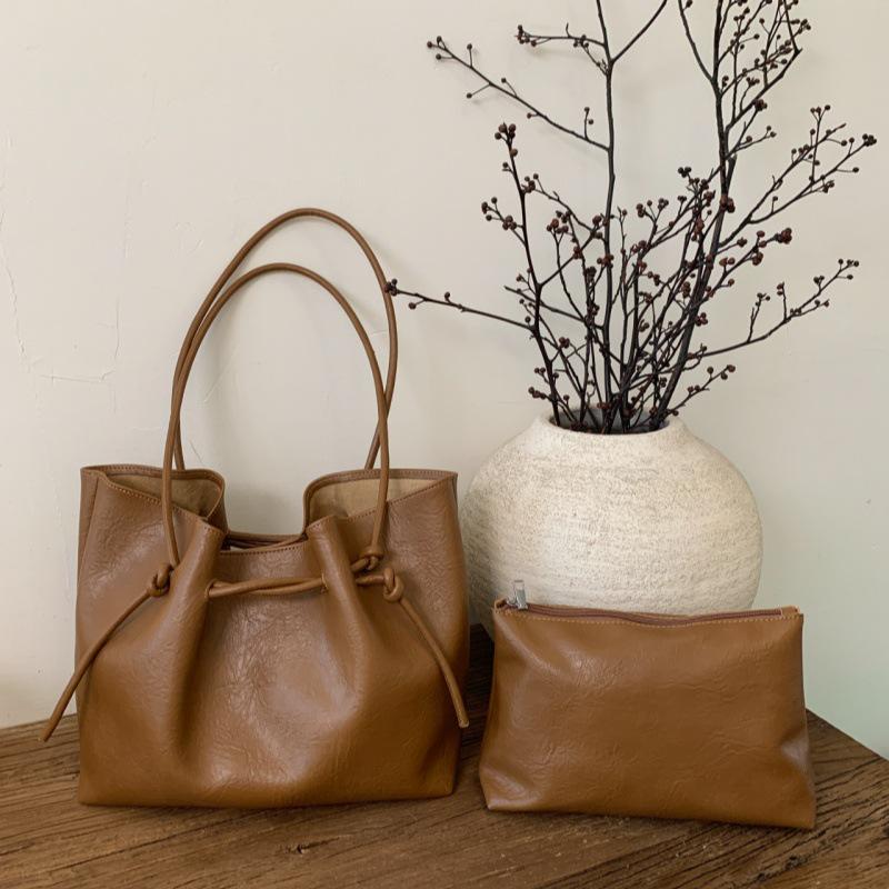 

Cross-Border Large-Capacity Retro Tote Bag - Women s High-End Shoulder Bag, Solid Color Fashion Commute Underarm Mother-and-Child Bag One Size коричневый