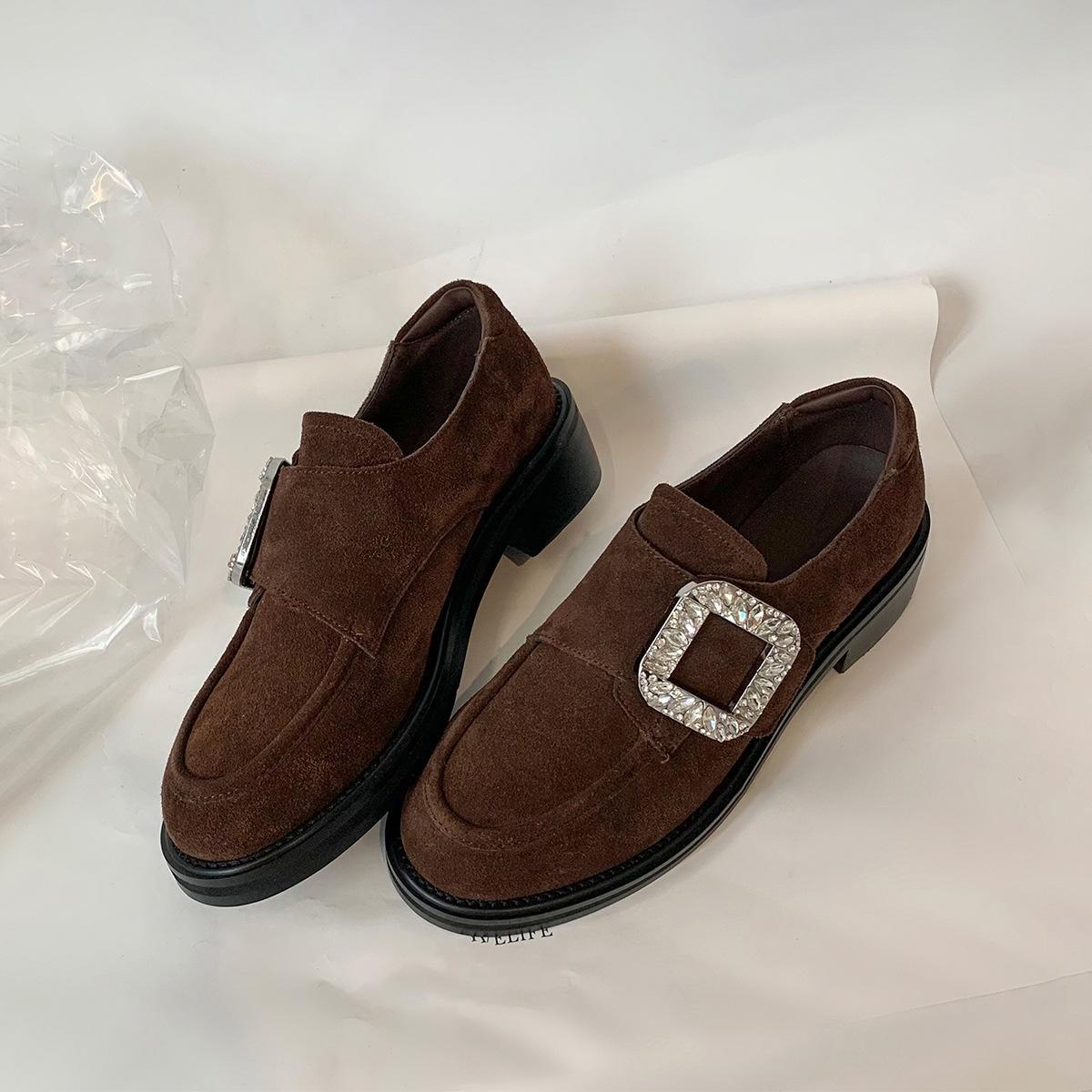 Лоферы из натуральной коровьей кожи на массивном каблуке с пряжкой из стразов - женская универсальная обувь в стиле ретро с круглым носком 39 5800₽