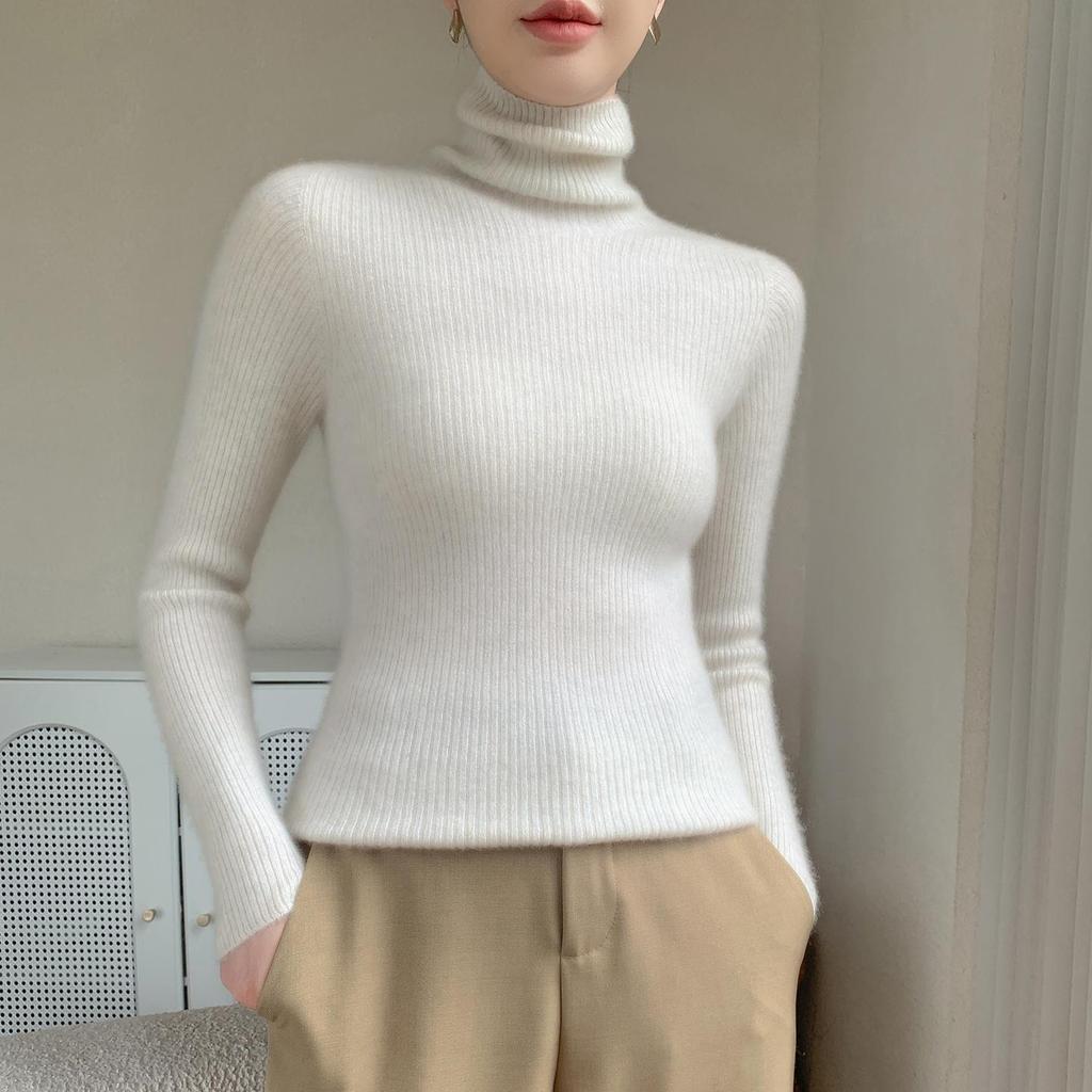 Elegant White Cashmere Turtleneck Women's Slim Fit Sweater - Flattering Autumn/Winter Knitwear.